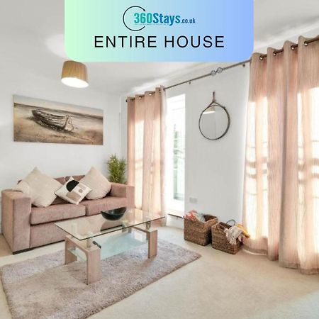 Foxherne 5Bdr 3Ba Serviced House With Parking - Slough By 360Stays Bagian luar foto