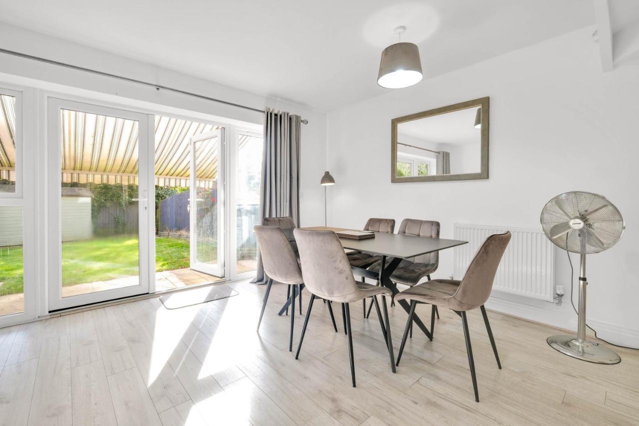 Foxherne 5Bdr 3Ba Serviced House With Parking - Slough By 360Stays Bagian luar foto