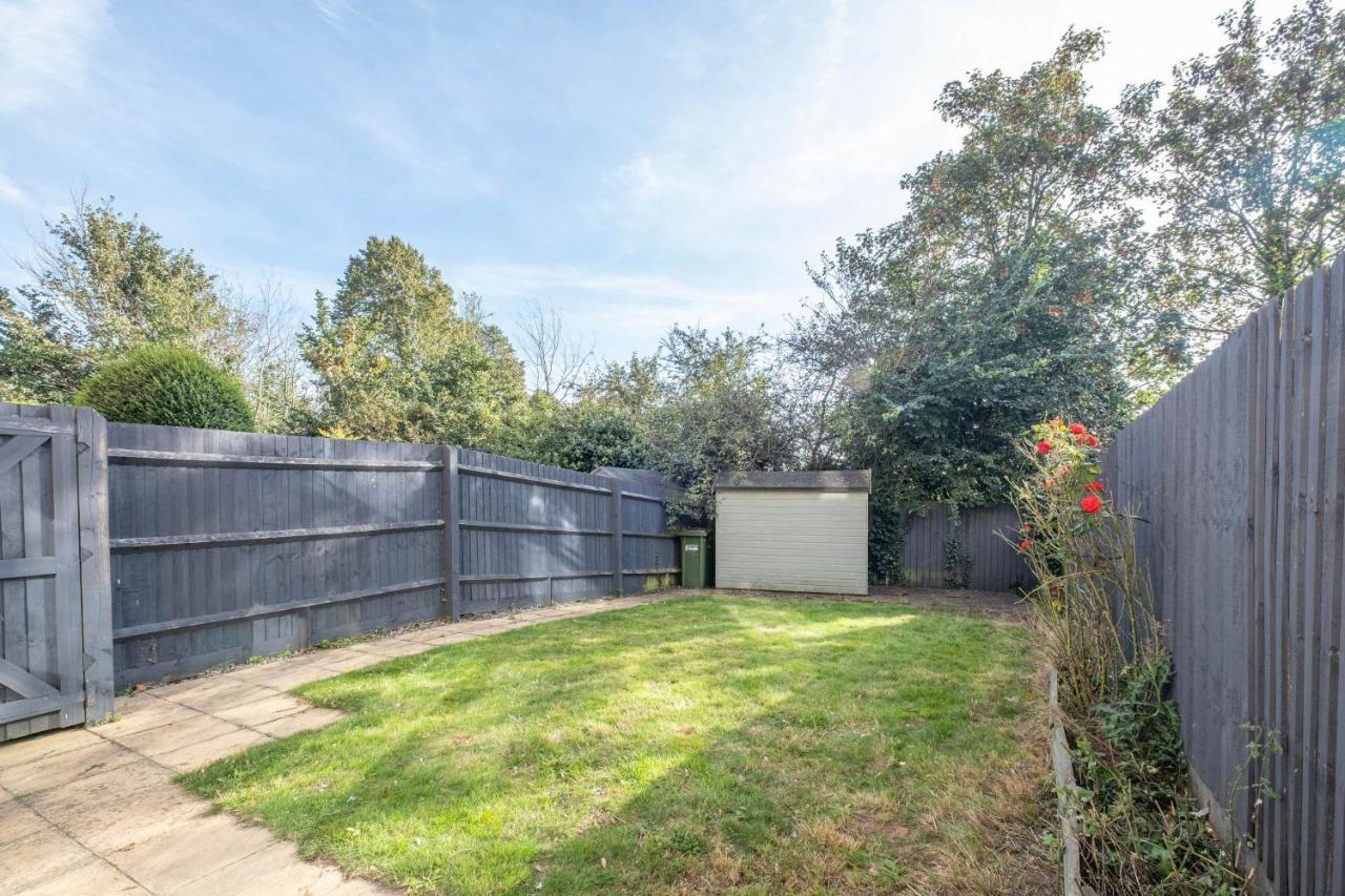 Foxherne 5Bdr 3Ba Serviced House With Parking - Slough By 360Stays Bagian luar foto