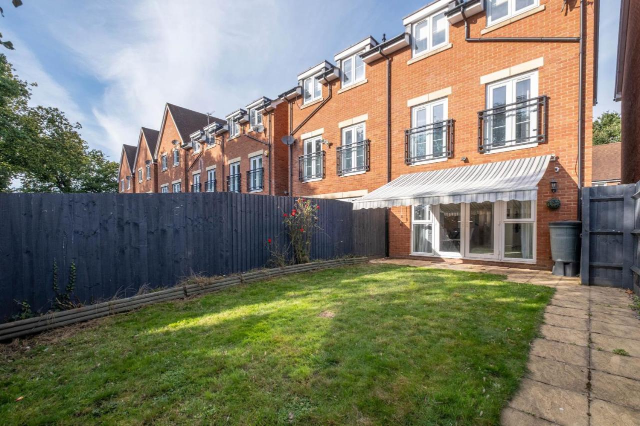 Foxherne 5Bdr 3Ba Serviced House With Parking - Slough By 360Stays Bagian luar foto