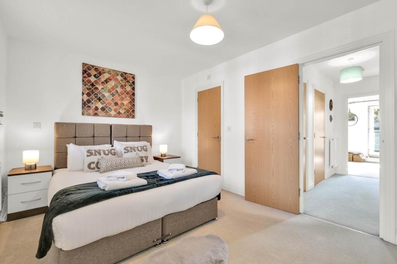 Foxherne 5Bdr 3Ba Serviced House With Parking - Slough By 360Stays Bagian luar foto