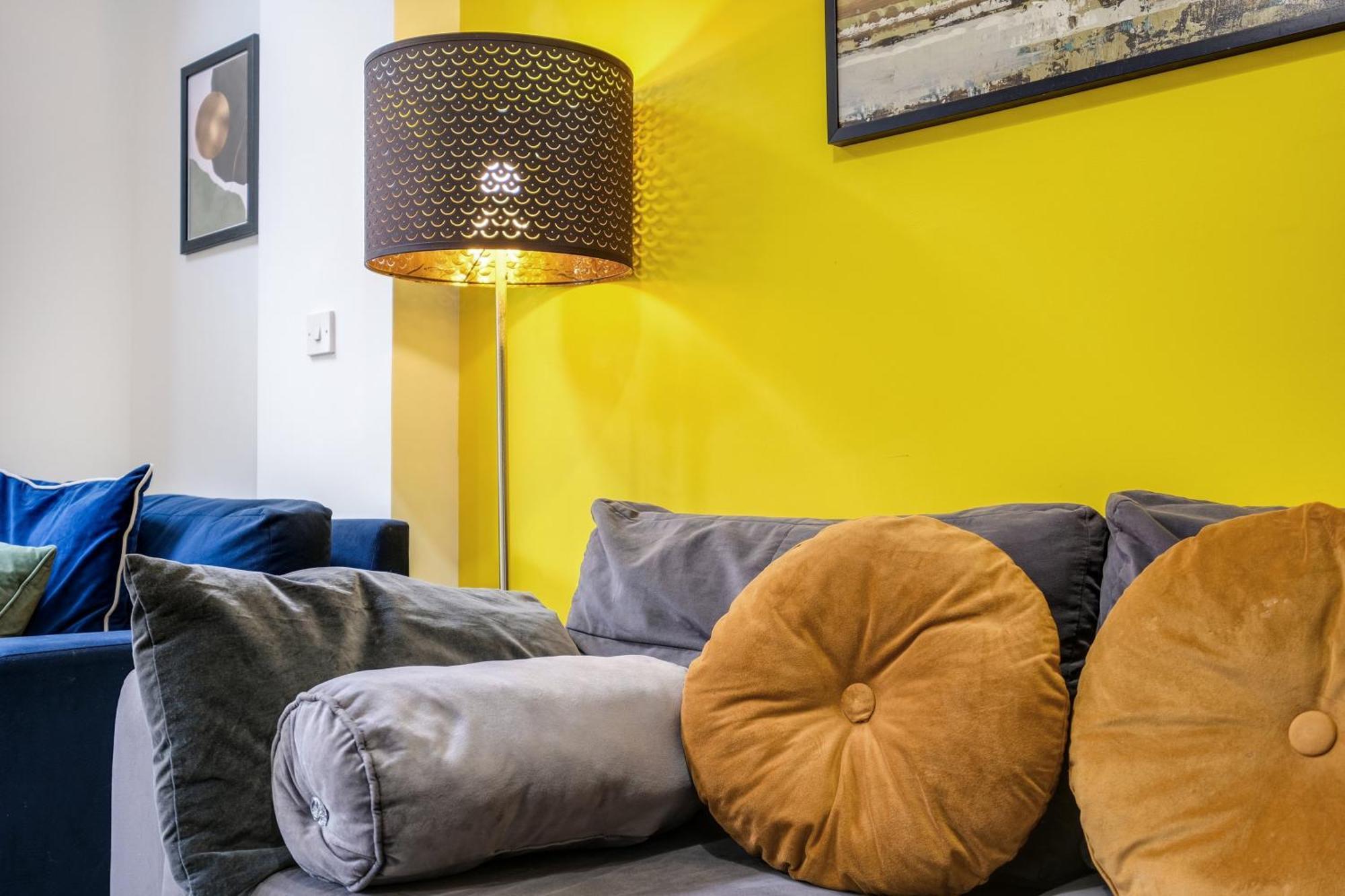 Foxherne 5Bdr 3Ba Serviced House With Parking - Slough By 360Stays Bagian luar foto