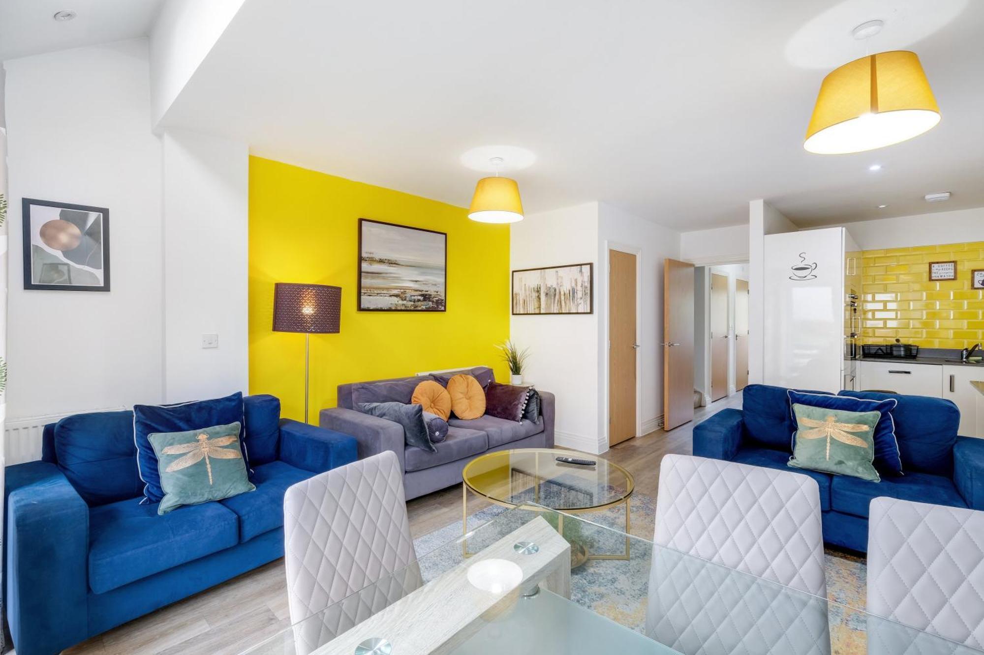 Foxherne 5Bdr 3Ba Serviced House With Parking - Slough By 360Stays Bagian luar foto