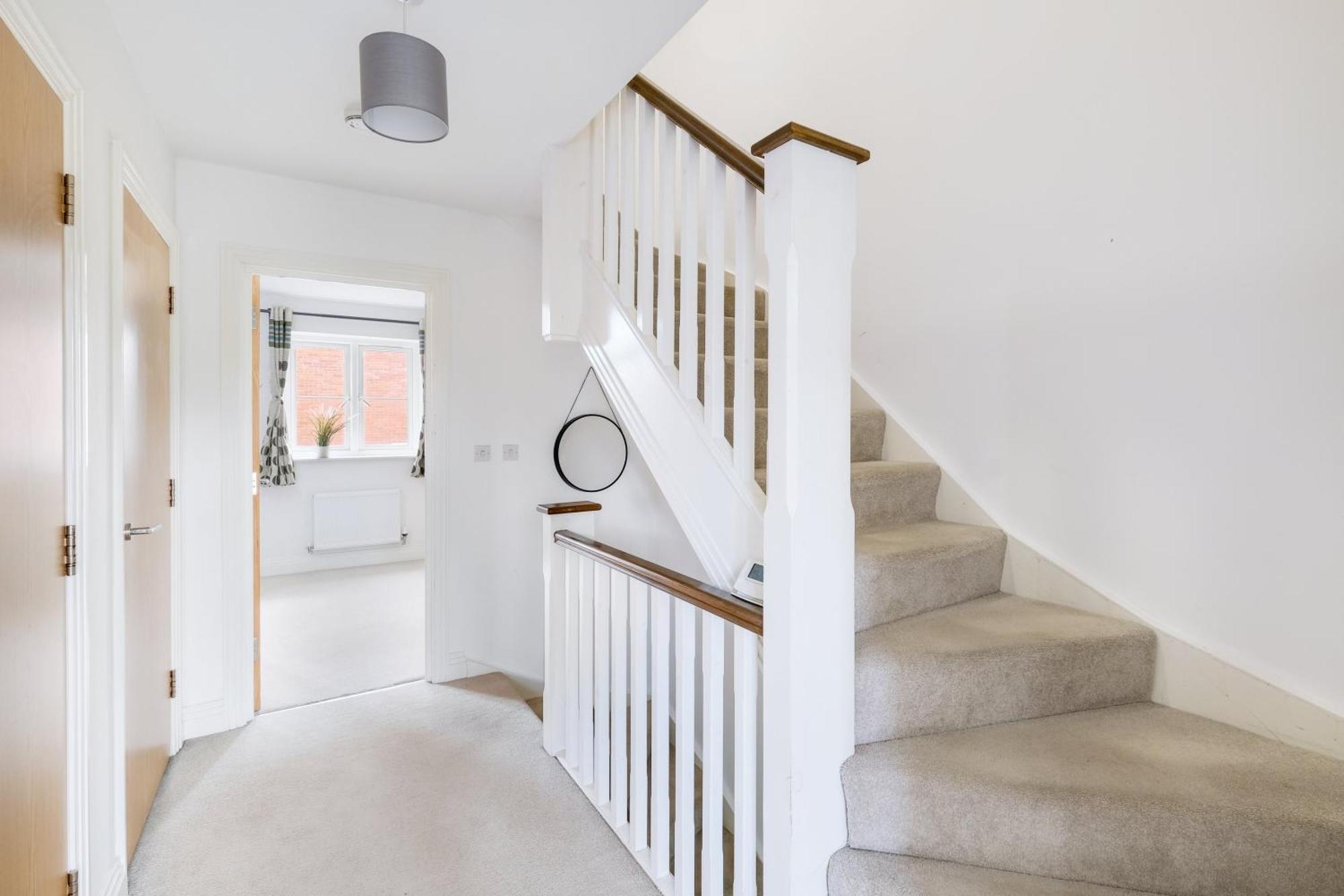 Foxherne 5Bdr 3Ba Serviced House With Parking - Slough By 360Stays Bagian luar foto