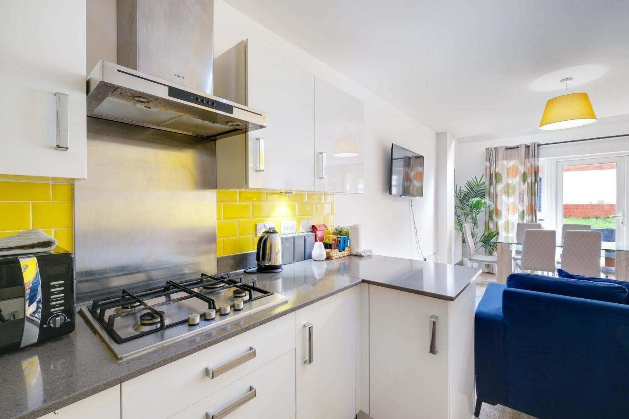 Foxherne 5Bdr 3Ba Serviced House With Parking - Slough By 360Stays Bagian luar foto