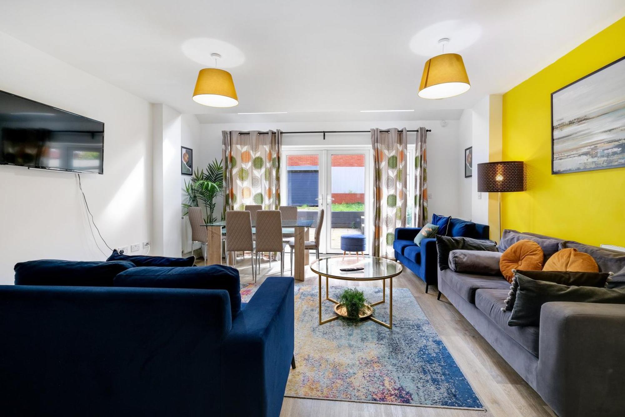 Foxherne 5Bdr 3Ba Serviced House With Parking - Slough By 360Stays Bagian luar foto