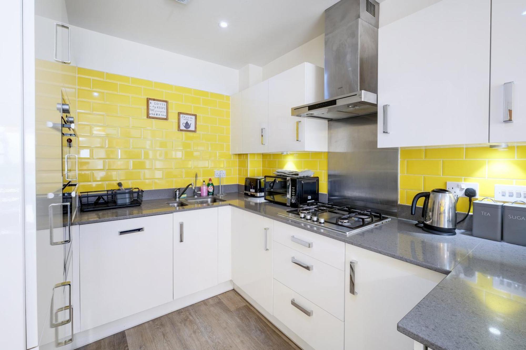Foxherne 5Bdr 3Ba Serviced House With Parking - Slough By 360Stays Bagian luar foto