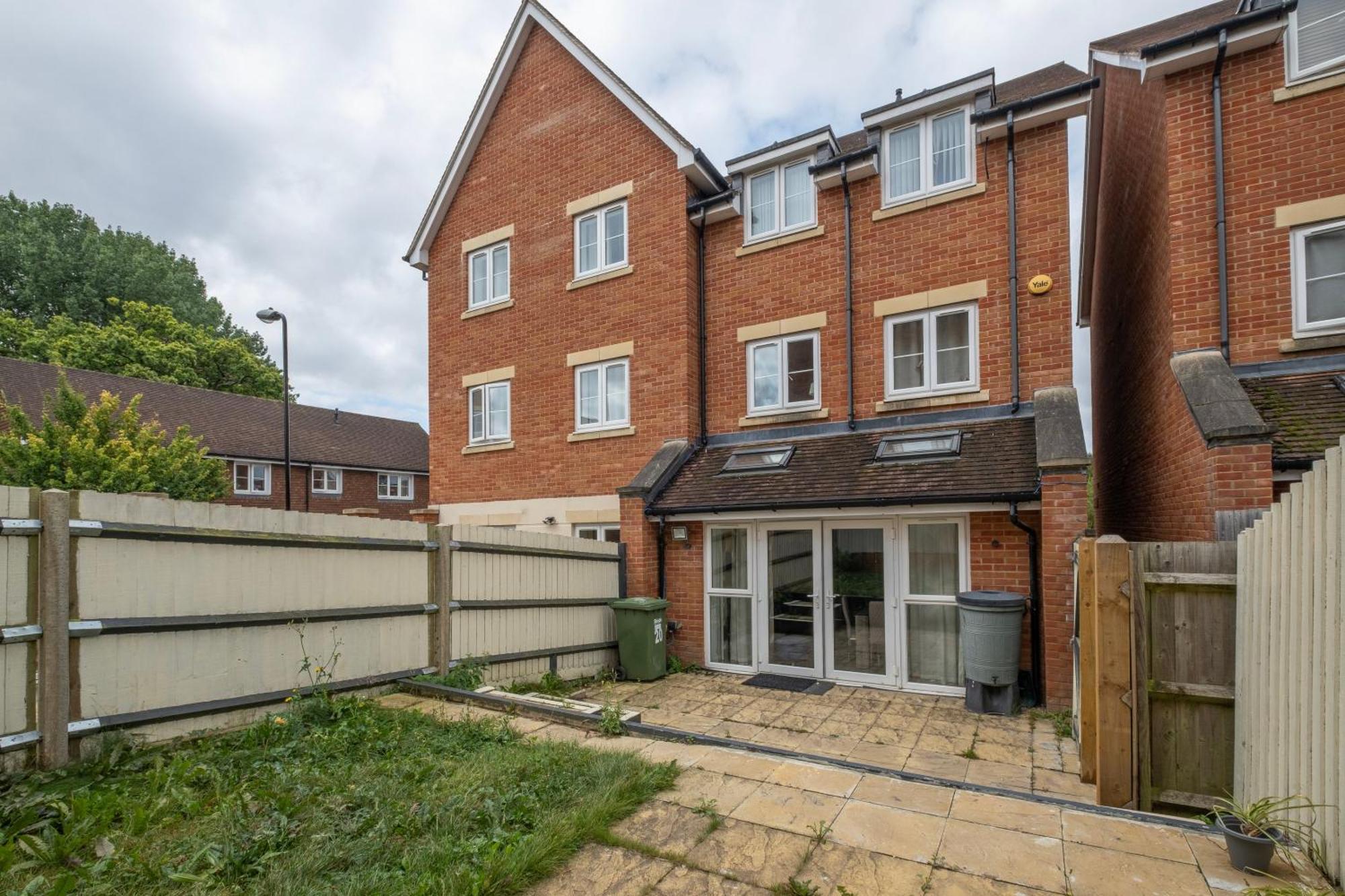 Foxherne 5Bdr 3Ba Serviced House With Parking - Slough By 360Stays Bagian luar foto