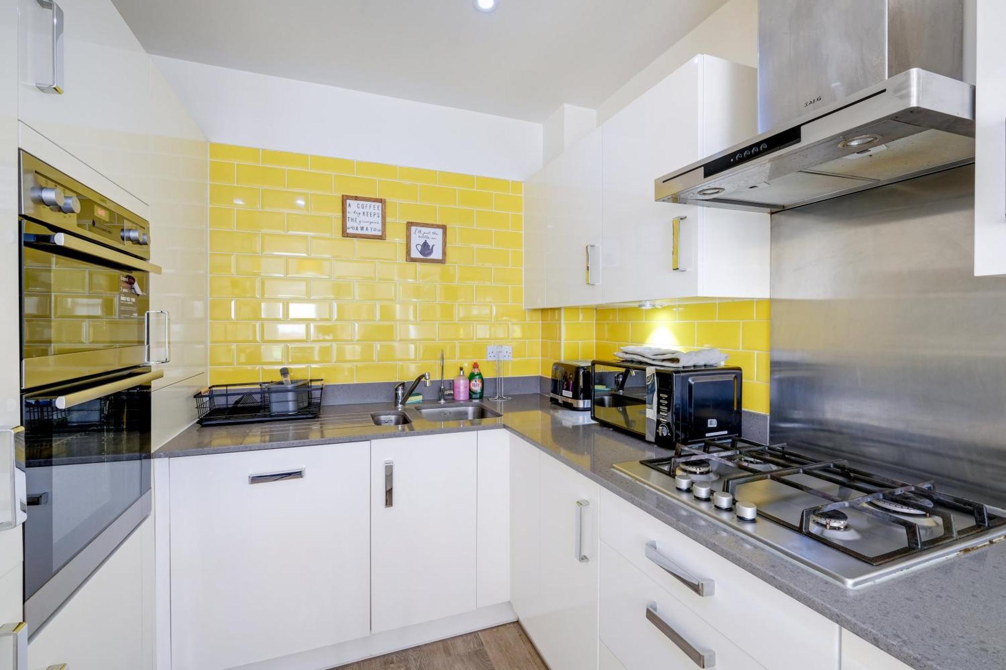 Foxherne 5Bdr 3Ba Serviced House With Parking - Slough By 360Stays Bagian luar foto