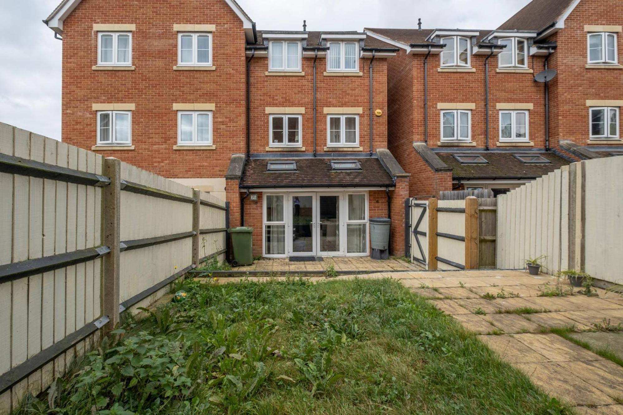 Foxherne 5Bdr 3Ba Serviced House With Parking - Slough By 360Stays Bagian luar foto